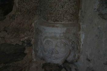 Kaple - horní patro, konsola klenby nad schodištěm mezi patry (© Ivan Grisa, 05/2008)