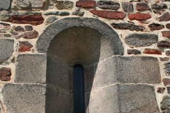 Kaple, okénko v jižní stěně spodního patra (© Ivan Grisa, 05/2008)