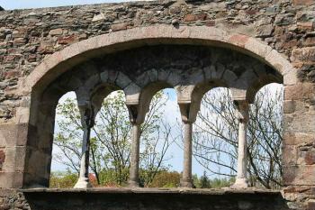Palác - prostřední pětidílné okno severní stěny (© Ivan Grisa, 05/2008)