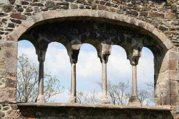 Palác - východní pětidílné okno severní stěny (© Ivan Grisa, 05/2008)