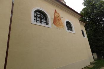 sluneční hodiny na stěně lodi (© Milan Caha  06/2021)