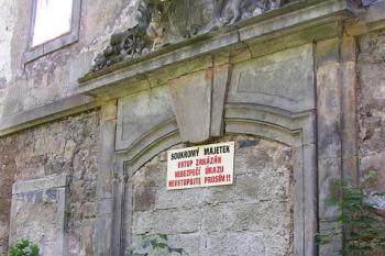 Sdružené okno s erbem (© Petr Turyna 06/2005)