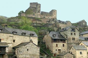 Hrad Belcastel ve střední Francii (© Pavel Vítek 09/2007)