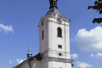 Divišov - barokní kostel sv. Bartoloměje (2003 ©Jiří Eliáš)