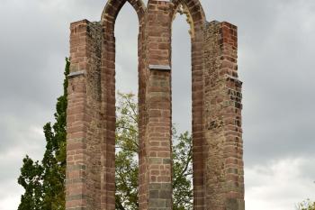 Zbytek kostela (© Jiří Cukr 10/2021)