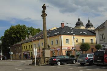 pohled z náměstí ze severozápadu (© Marcela Váňová  07/2021)
