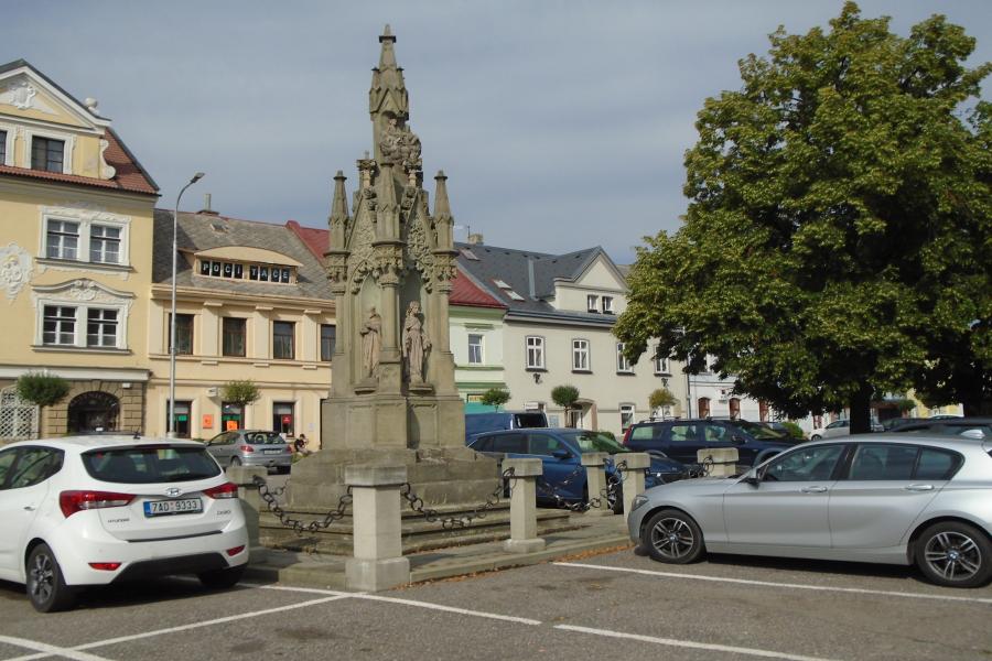 pilíř se sousoším Nejsvětější Trojice