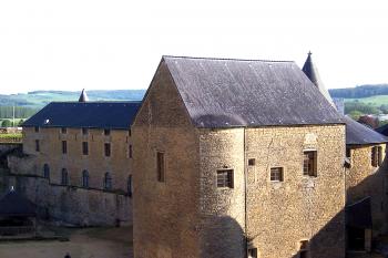 Hrad a pevnost ve francouzském Sedanu ( © Pavel Vítek 06/2005)