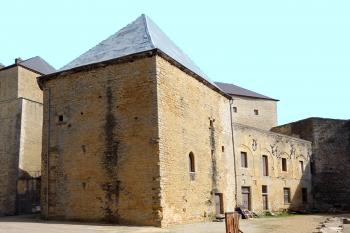 Hrad a pevnost ve francouzském Sedanu ( © Pavel Vítek 06/2005)