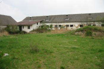 Budovy dvora (© Dušan Dohňanský  04/2016)