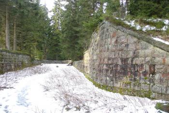 Bezpečnostní přepad přehrady ( © Jiří Čížek 12/2009)