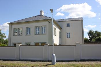 Pozdější jižní přístavba (© Luděk Vláčil  08/2021)
