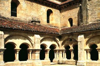 Klášter Fontenay nedaleko Dijonu ve Francii (© Pavel Vítek 06/2005)