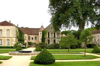 Klášter Fontenay nedaleko Dijonu ve Francii (© Pavel Vítek 06/2005)