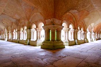 Klášter Fontenay nedaleko Dijonu ve Francii (© Pavel Vítek 06/2005)