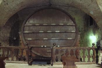 Obří sud ve sklepě zámku (2003 ©Zbyněk Michálek)