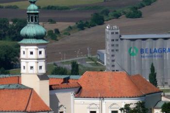 nejstarší část zámeckého komplexu ( © Jan P. Štěpánek 07/2008)