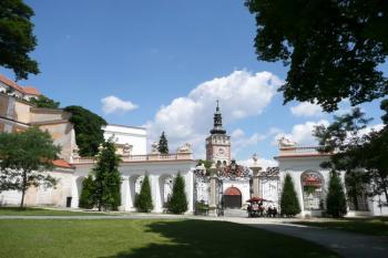 barokní vstup do zámecké zahrady ve směru z města ( © Jan P. Štěpánek 07/2008)