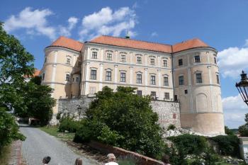 jižní fronta zámku z jihozápadních teras zahrady ( © Jan P. Štěpánek 07/2008)