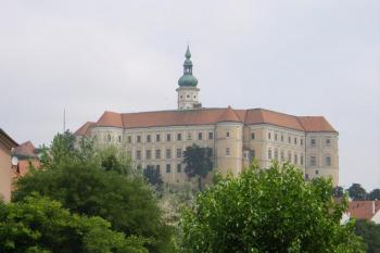 celkový pohled od nádraží (© Petr Pospíšil, 08/2010)
