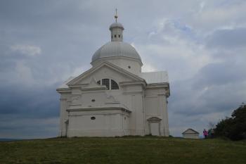 kaple sv. Šebestiána - pohled ze západu (© Jaroslav Špiroch  05/2024)