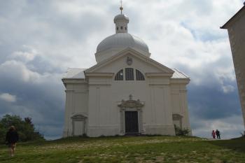 kaple sv. Šebestiána - pohled na vstupní průčelí na východě (© Jaroslav Špiroch  05/2024)