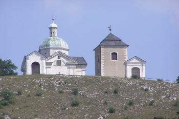Pohled na Svatý kopeček z terasy Dietrichštejnské hrobky (© Jan P. Štěpánek 07/2006)