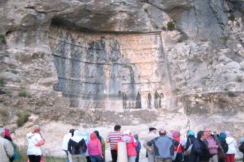 Skalní reliéfy u Bíšápúr v Iránu (© Pavel Vítek 05/2016)