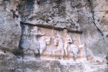 Skalní reliéfy u Bíšápúr v Iránu (© Pavel Vítek 05/2016)