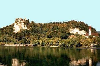 Bledský hrad nad jezerem Bled ve Slovinsku (© Pavel Vítek 05/2013)
