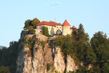 Bledský hrad nad jezerem Bled ve Slovinsku (© Pavel Vítek 05/2013)