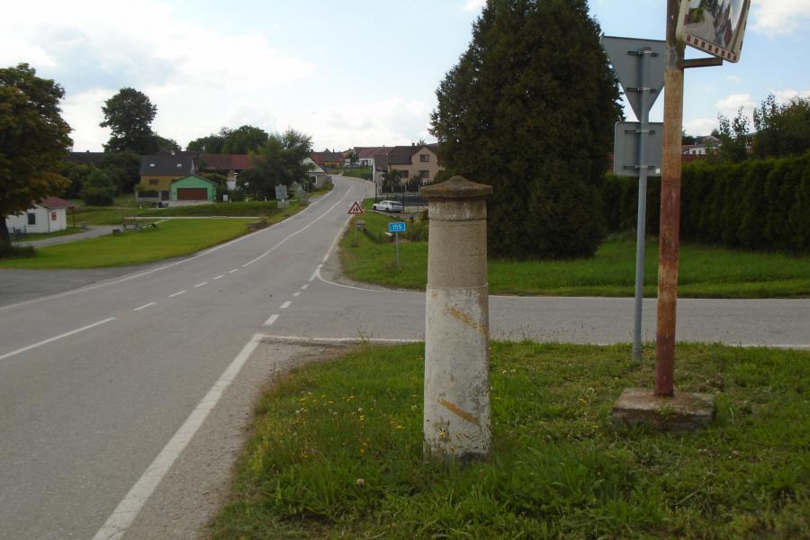kamenný rozcestník
