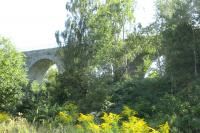 kamenný železniční viadukt