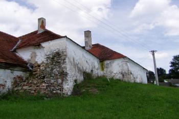 tvrz od jihu (© Lukáš Pechánek, 08/2011)