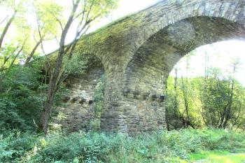 Kamenný železniční viadukt u Pacova. (© Pavel Vítek  09/2021)