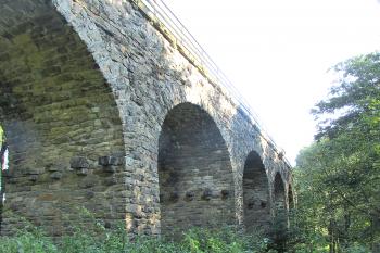 Kamenný železniční viadukt u Pacova. (© Pavel Vítek  09/2021)