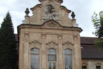portál kláštera (© Alena Volná, 7/2005)