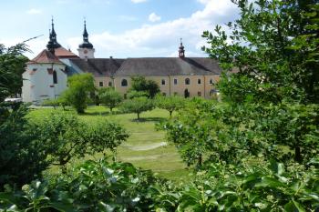 klášter benediktinů/premonstrátů s kostelem Narození Panny Marie-Želiv (© Vlastislav Mareček, 08/2016)