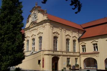 Budova biskupství - hotel a pivovar (© Ivo Rozehnal  07/2022)