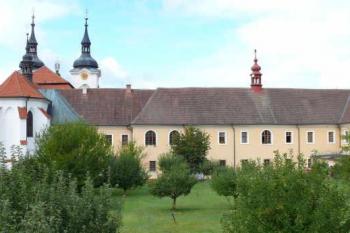 Klášter s kostelem od východu (© Jan Sommer, 09/2007)