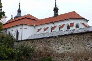 Část klášterního kostela od jihovýchodu (© Jan Sommer, 09/2007)