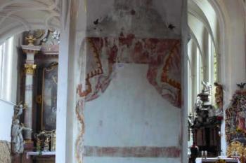 Iluzivní oltář na mezilodním pilíři (© Jan Sommer, 09/2007)
