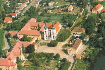Klášterní komplex z ptačí perspektivy (© archiv Opatství Želiv s.r.o.     6/2008)