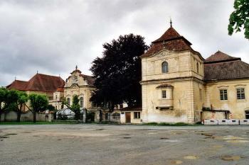 Klášterní budovy (© Jiří Cukr, 05/2001)
