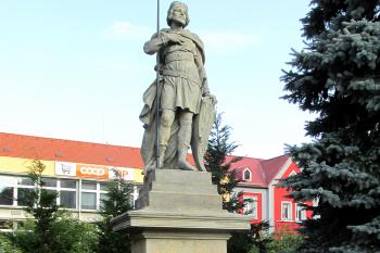 Socha sv. Václava na náměstí v Mladé Vožici. (© Pavel Vítek  09/2021)