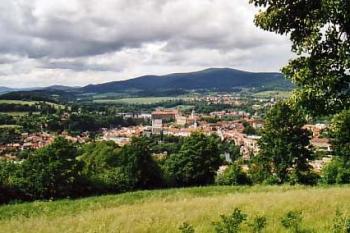 Pohled z Křížové hory na Český Krumlov a Blanský les (2002 ©Jiří Cukr)