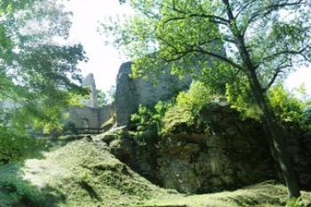Ze spodního nádvoří na hrad (© Jan Bobek, 07/2010)
