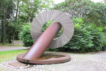 Plastika Vratislava Karla Nováka umístěná v České Lípě. (© Pavel Vítek  09/2021)