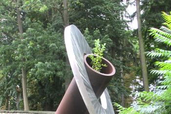 Plastika Vratislava Karla Nováka umístěná v České Lípě. (© Pavel Vítek  09/2021)