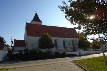 pohled na kostel ze severovýchodu (© Jaroslav Špiroch  10/2021)